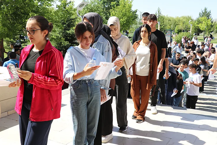 Hafta sonu, 2 milyondan fazla aday, üniversite sınavında ter dökecek.