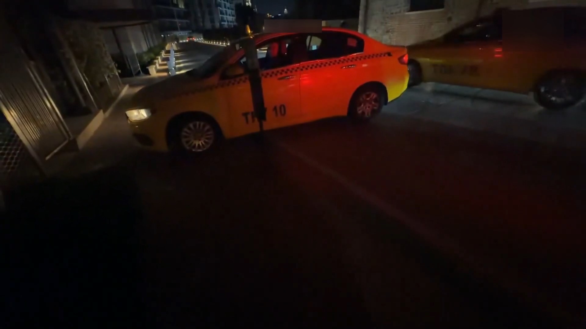 İstanbul'da Travis Scott'ın etkinliğinden çıkan ABD'li ünlü yayıncı Auger'i taksimetre