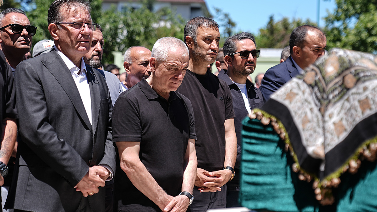 Teknik direktör Rıza Çalımbay'ın vefat eden annesi Fatma Çalımbay son