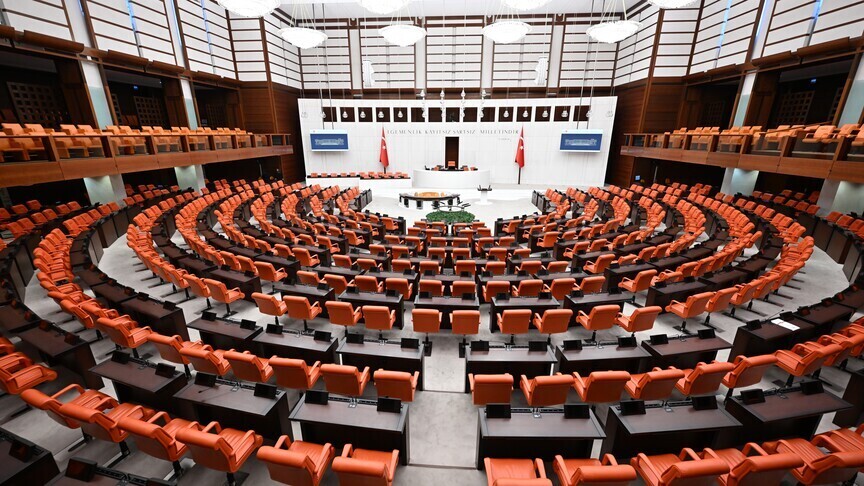 AK Parti, uzman erbaşlar ve erlerle ilgili yasa teklifini Meclis