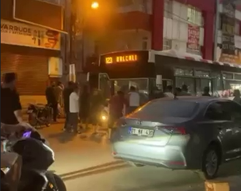 Adana'da, Büyükşehir Belediyesi'ne ait halk otobüsünün şoförü, yaklaşık 10 kişilik