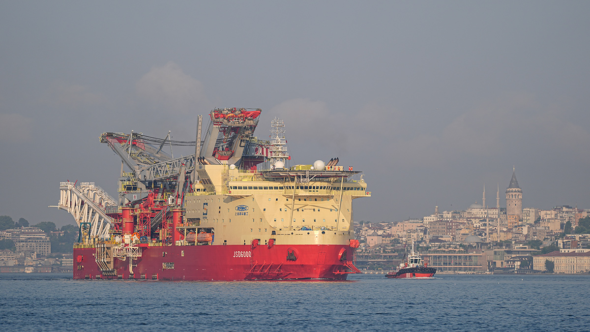 İtalya'dan Romanya'ya giden 215,9 metre uzunluğundaki JSD6000 isimli boru döşeme