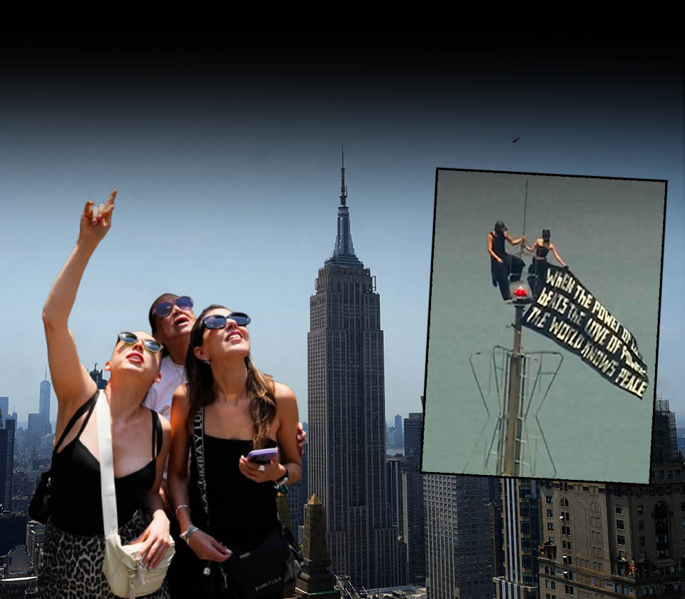 New York'ta 443 metrelik Empire State binasına tırmanan maskeli bir
