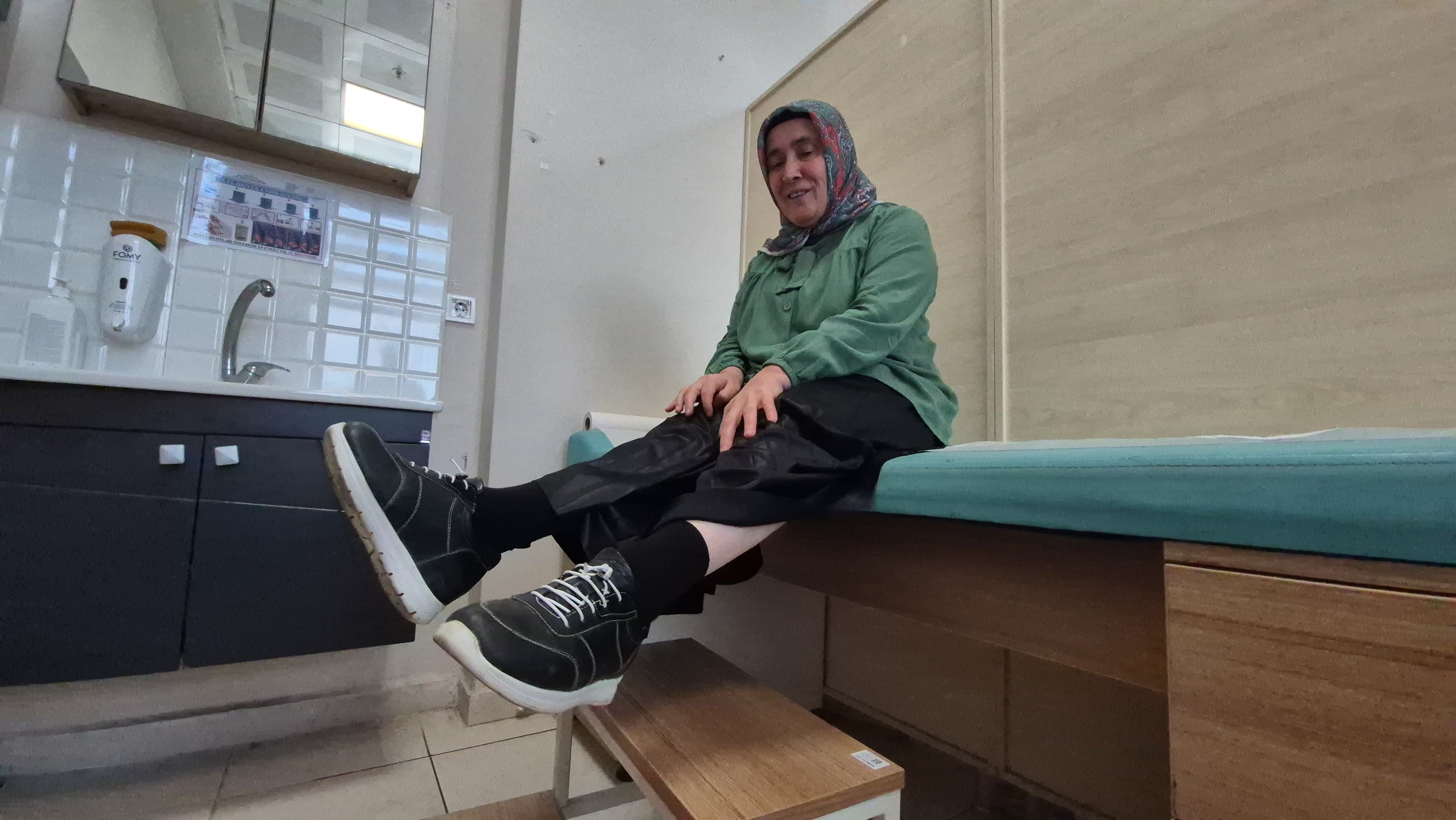 Düzce'de doğuştan "çarpık ayak" rahatsızlığı bulunduğu için hayatı boyunca hiç