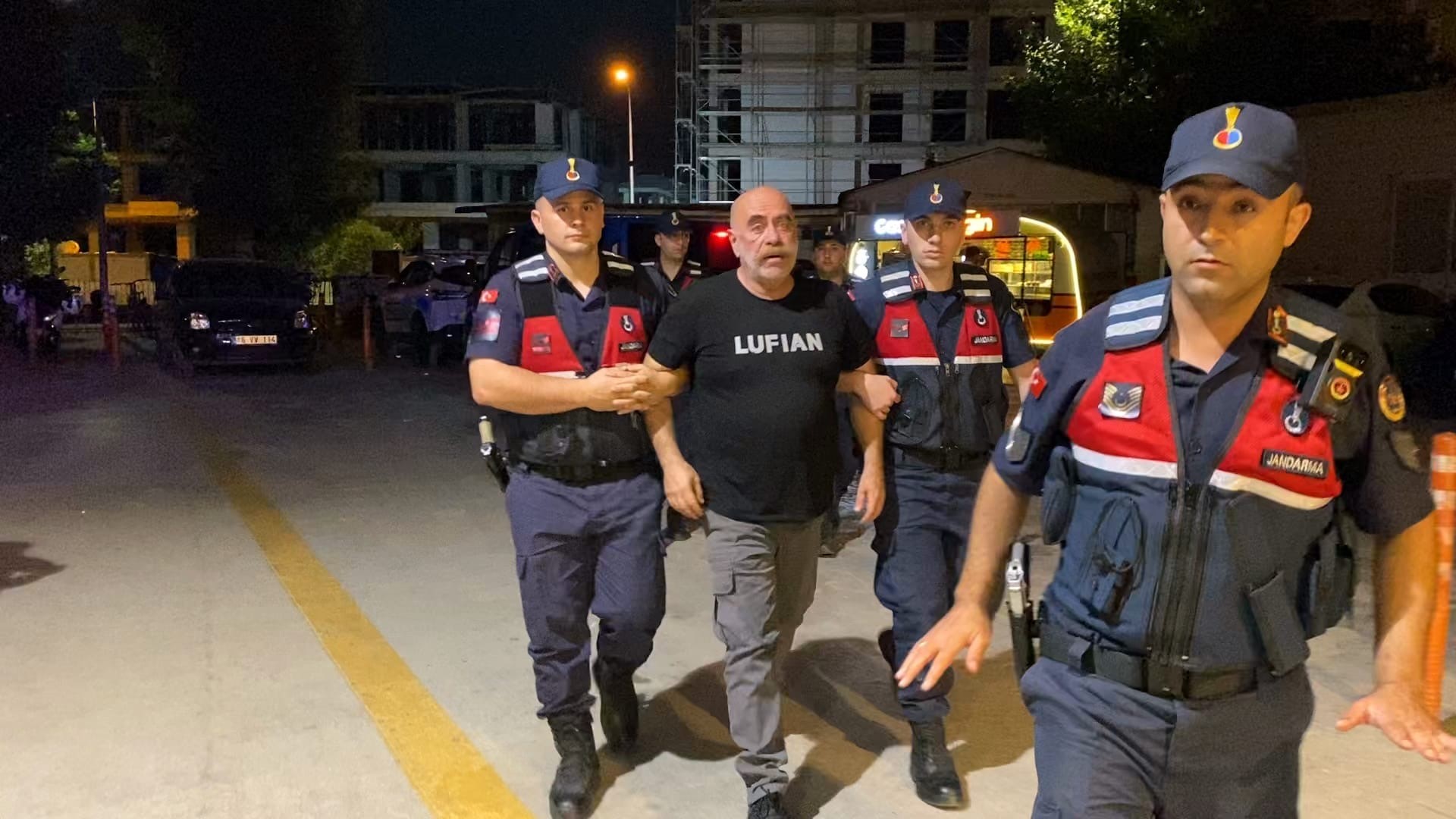 Bursa'nın İnegöl ilçesinde evine düzenlenen uyuşturucu operasyonunda yakalanarak, çıkarıldığı mahkemece