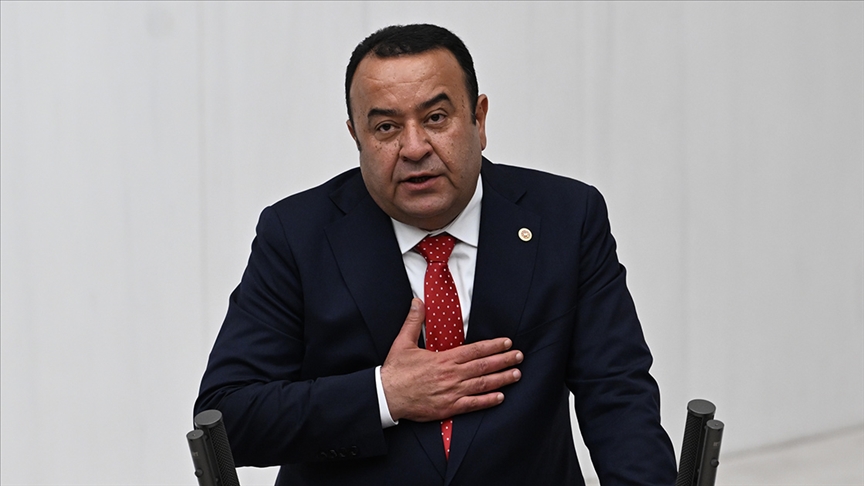 CHP Ankara Milletvekili Adnan Beker, parti üyeliğinden istifa etti.