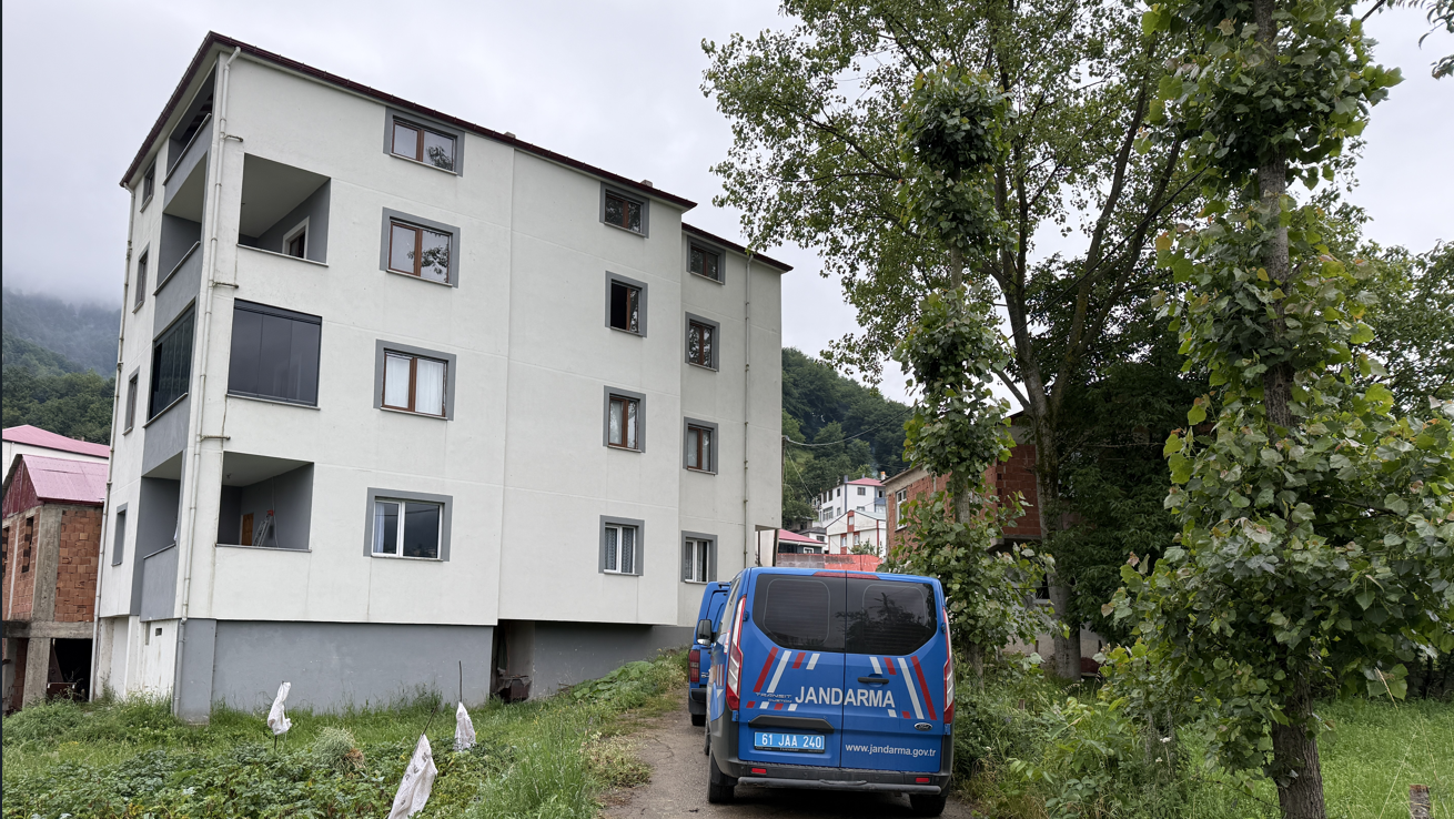 Trabzon'da akrabalar arasında çıkan kavgada silahla vurularak ağır yaralanan E.E.