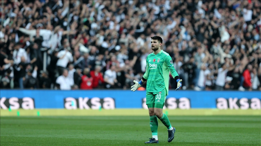 Birleşik Arap Emirlikleri temsilcisi Al-Jazira, Beşiktaş'tan ayrılan Ersin Destanoğlu'nu kadrosuna