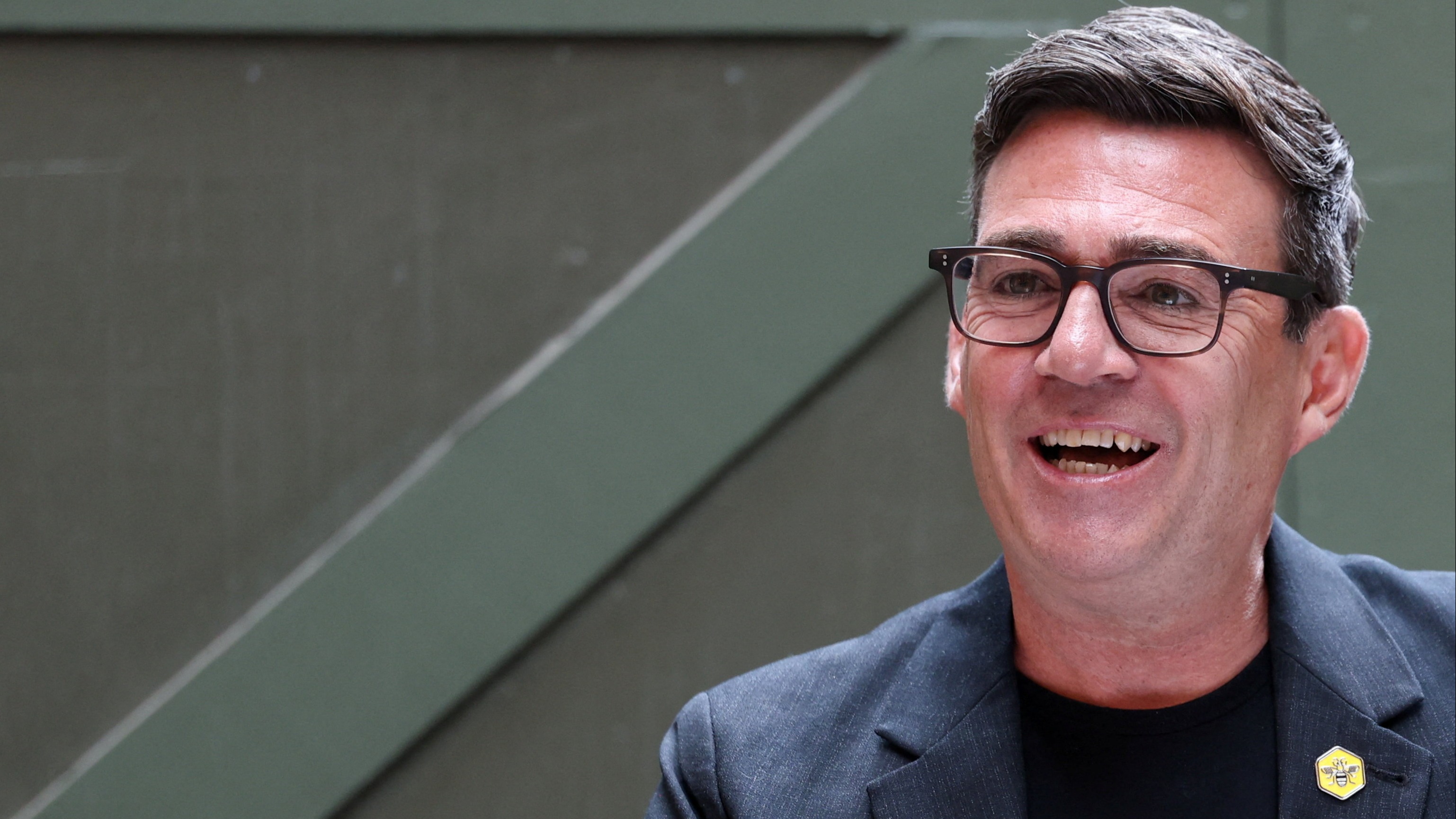 İngiltere'de İşçi Partisi milletvekillerinin büyük çoğunluğunun desteğini alan Andy Burnham'ın