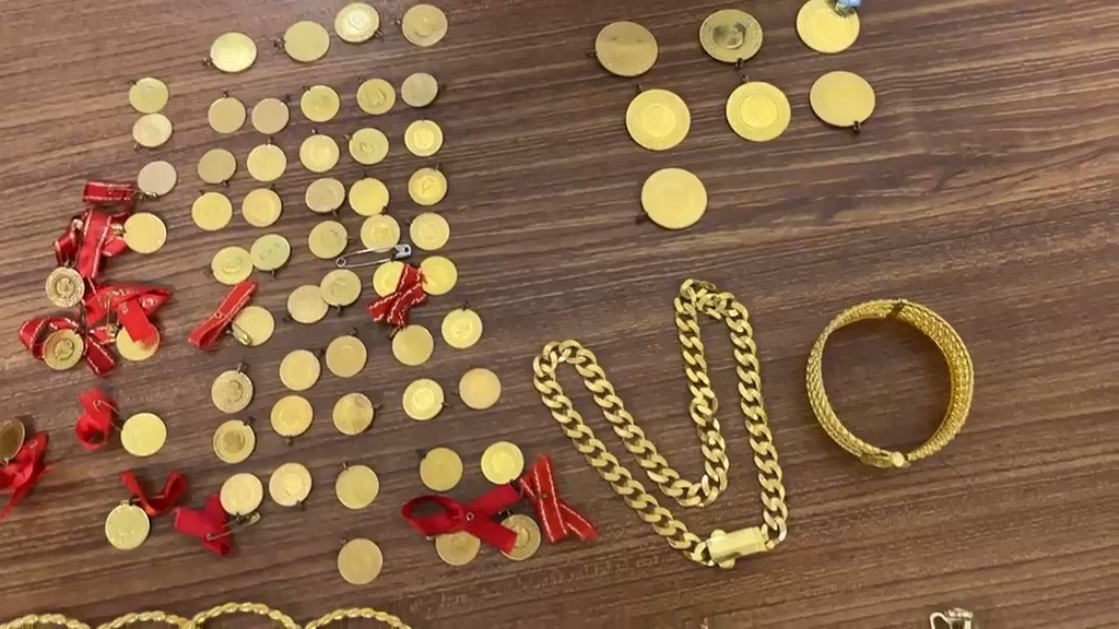Adıyaman’da 65 yaşındaki bir kadın, apartmanın önünde içinde yaklaşık 6,5