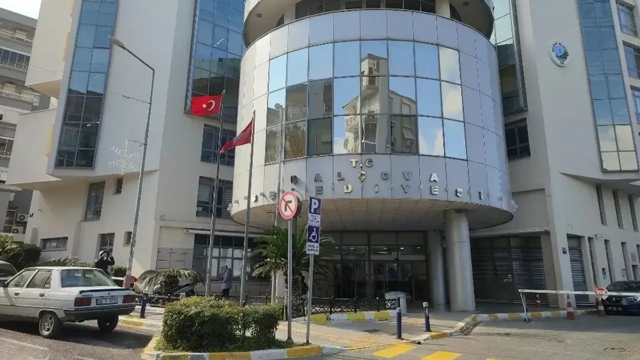 Rüşvet soruşturması kapsamında adli kontrol kararı verilen Balçova Belediye Başkanı