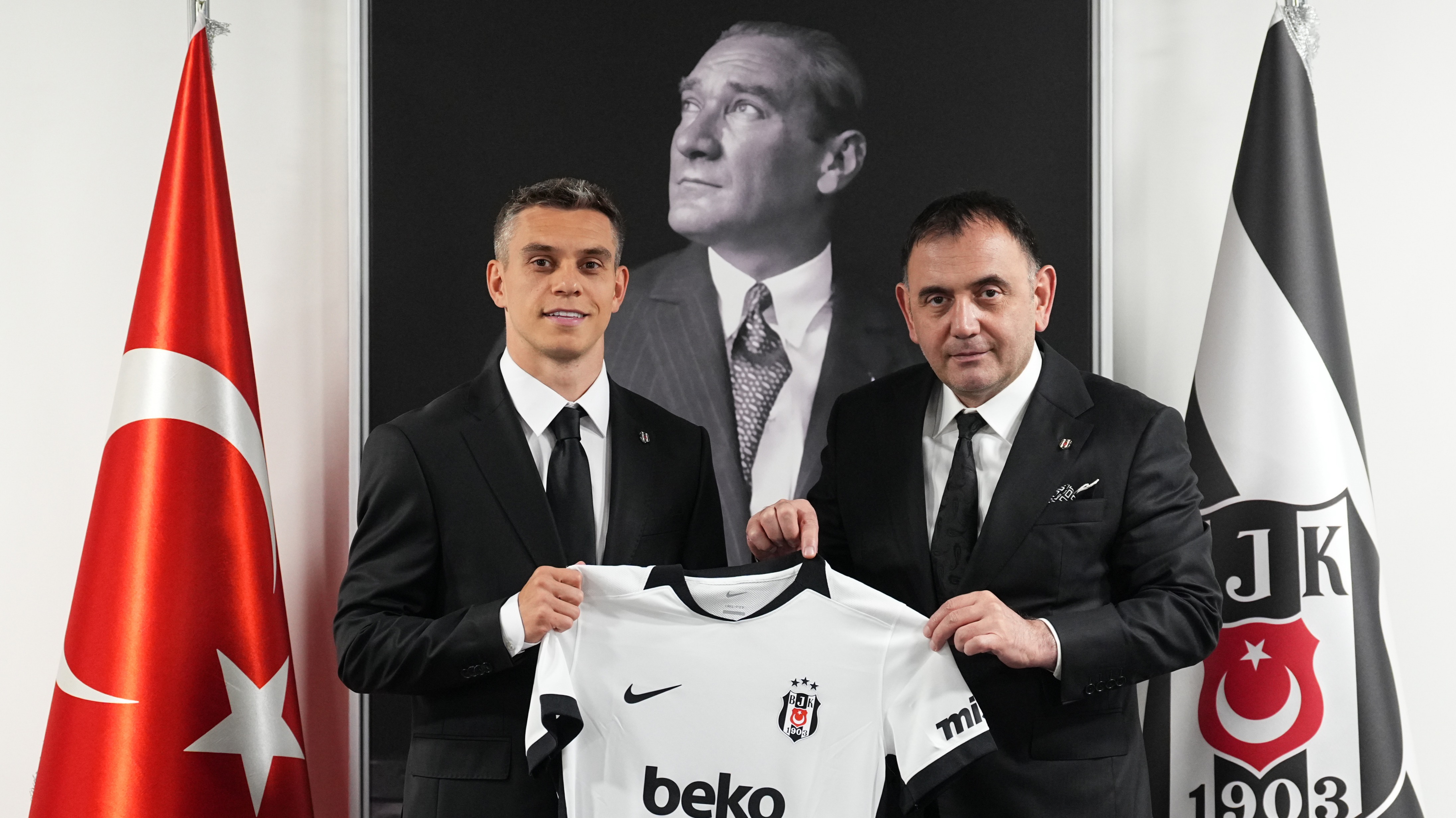 Beşiktaş, Arsenal'den kadrosuna kattığı Leandro Trossard'ın bonservisini ve sözleşme ayrıntılarını