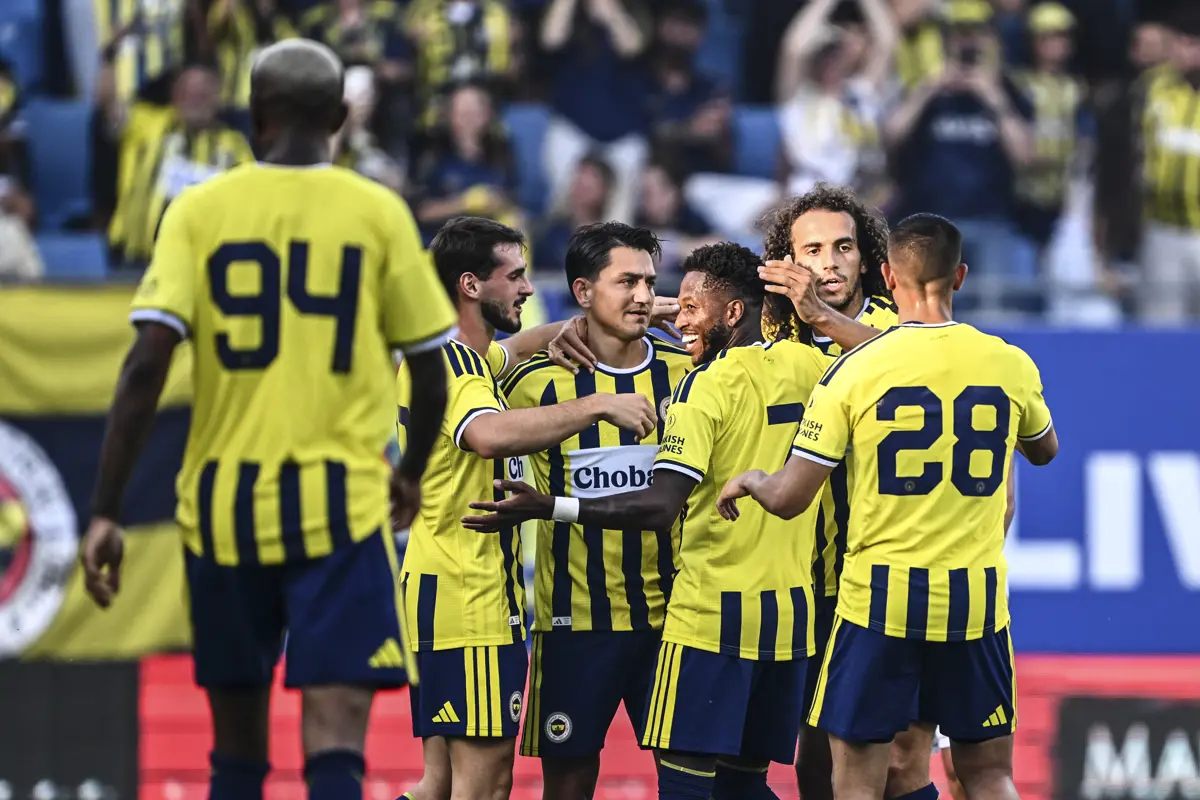 Fenerbahçe, hazırlık maçında Pogon Szczecin takımını 4-0 yenerek iki maçta