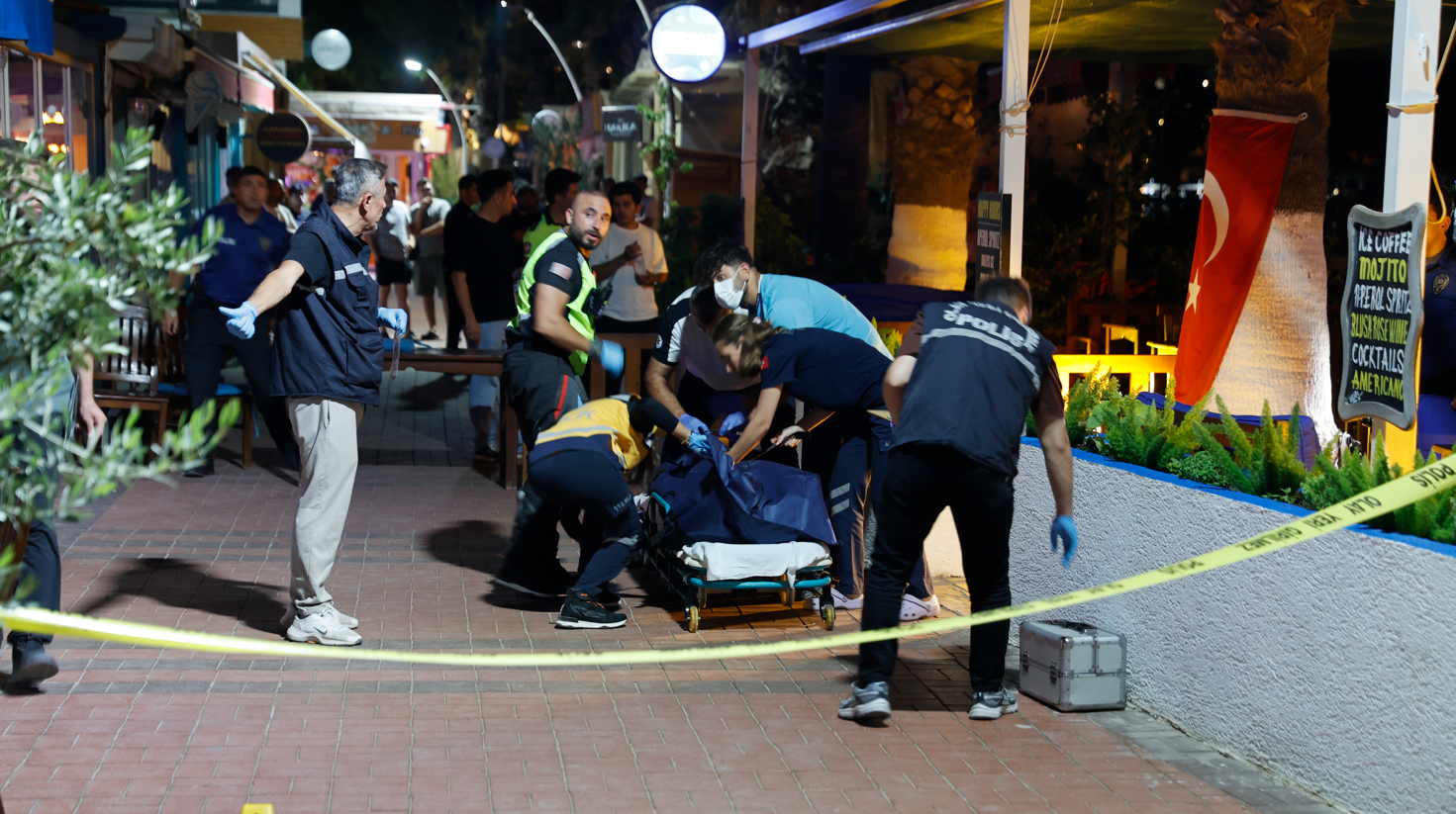 Bodrum'da restoranda arkadaşlarıyla birlikte yemek yiyen 28 yaşındaki Muhammer Bilik,