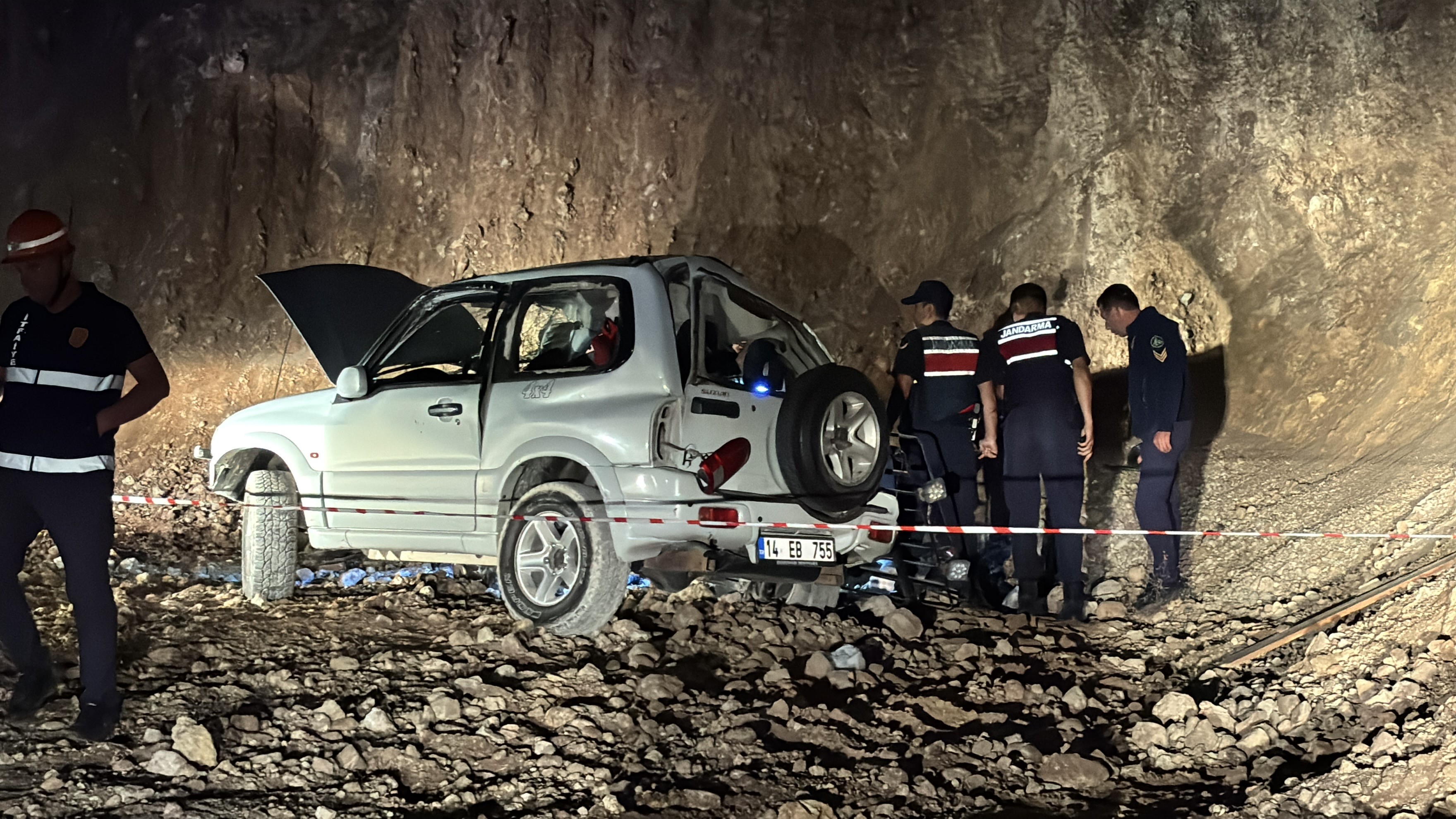Bolu'da ava gitmek için yola çıkan 3 kişinin bulunduğu cip,