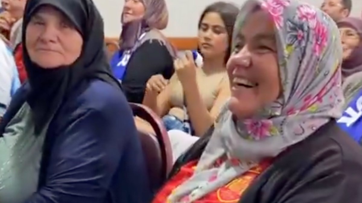 Çanakkale'de Dünya Kupası Final müsabakasını takip eden köy sakinlerinin coşkulu