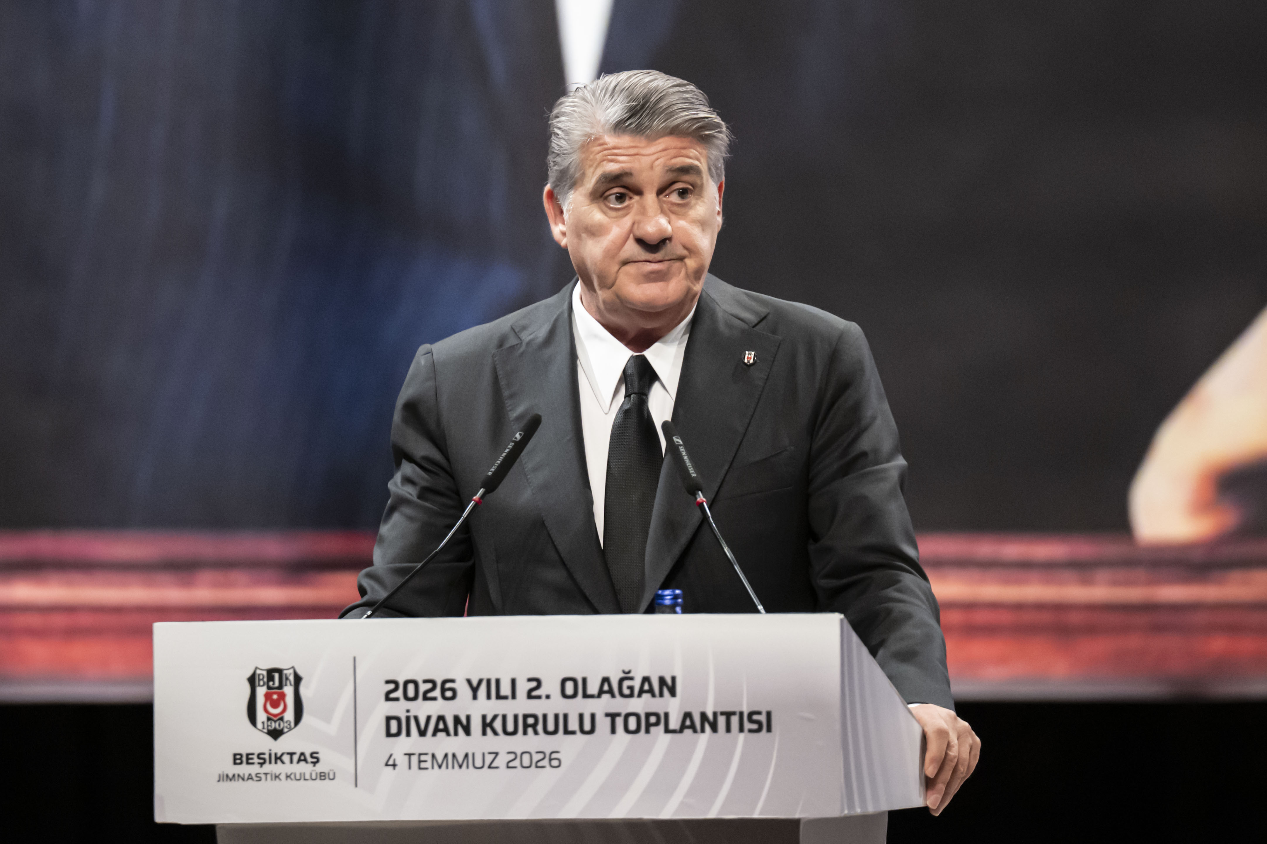Çarşı grubunun fiyatlardan dolayı protesto kararı almasının ardından başkan Serdal