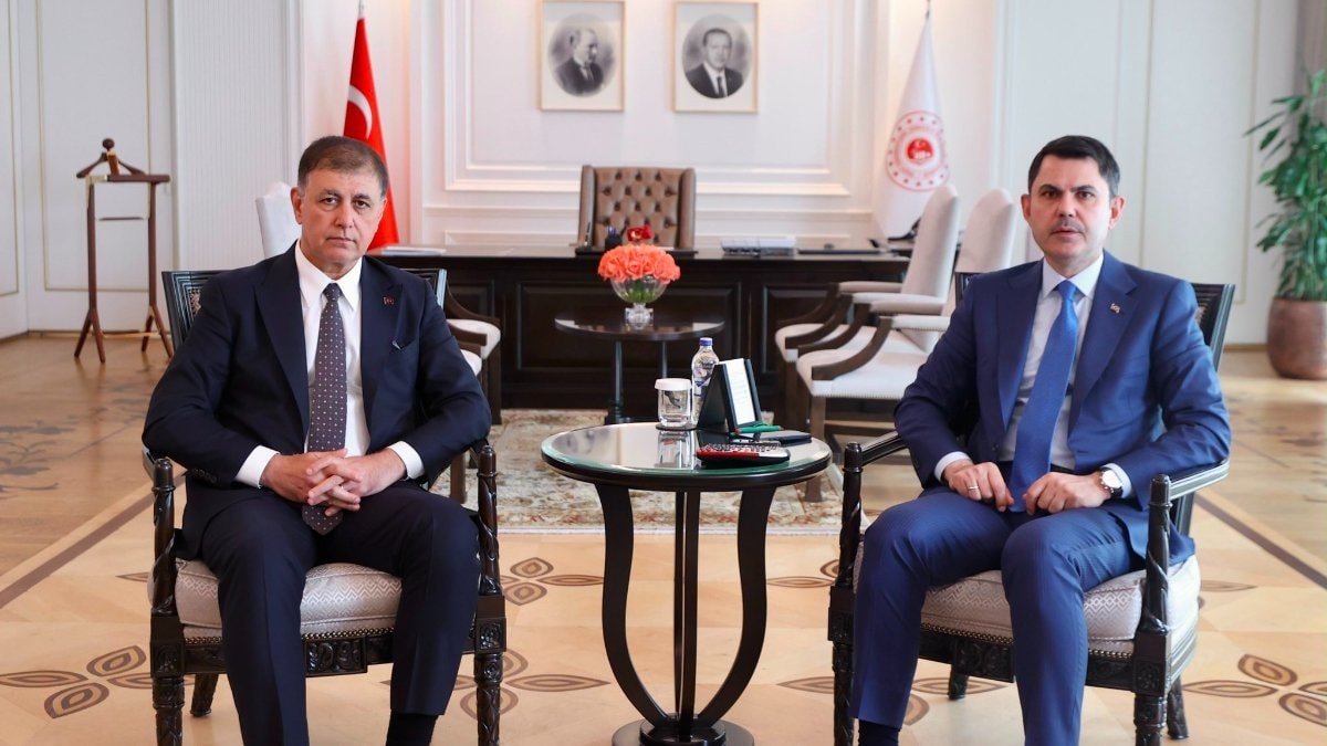 Çevre, Şehircilik ve İklim Değişikliği Bakanı Murat Kurum, CHP'den istifa