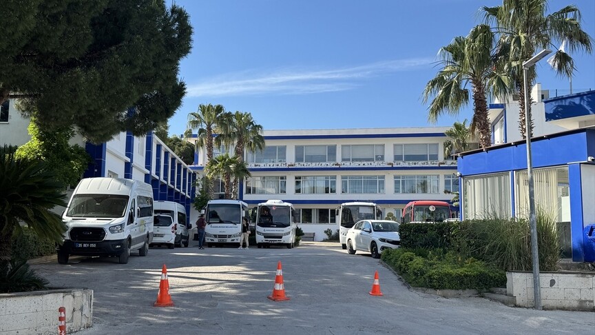 İzmir'in CHP'li Güzelbahçe Belediyesi'ne yeni bir operasyon yapıldı. Operasyonda dört
