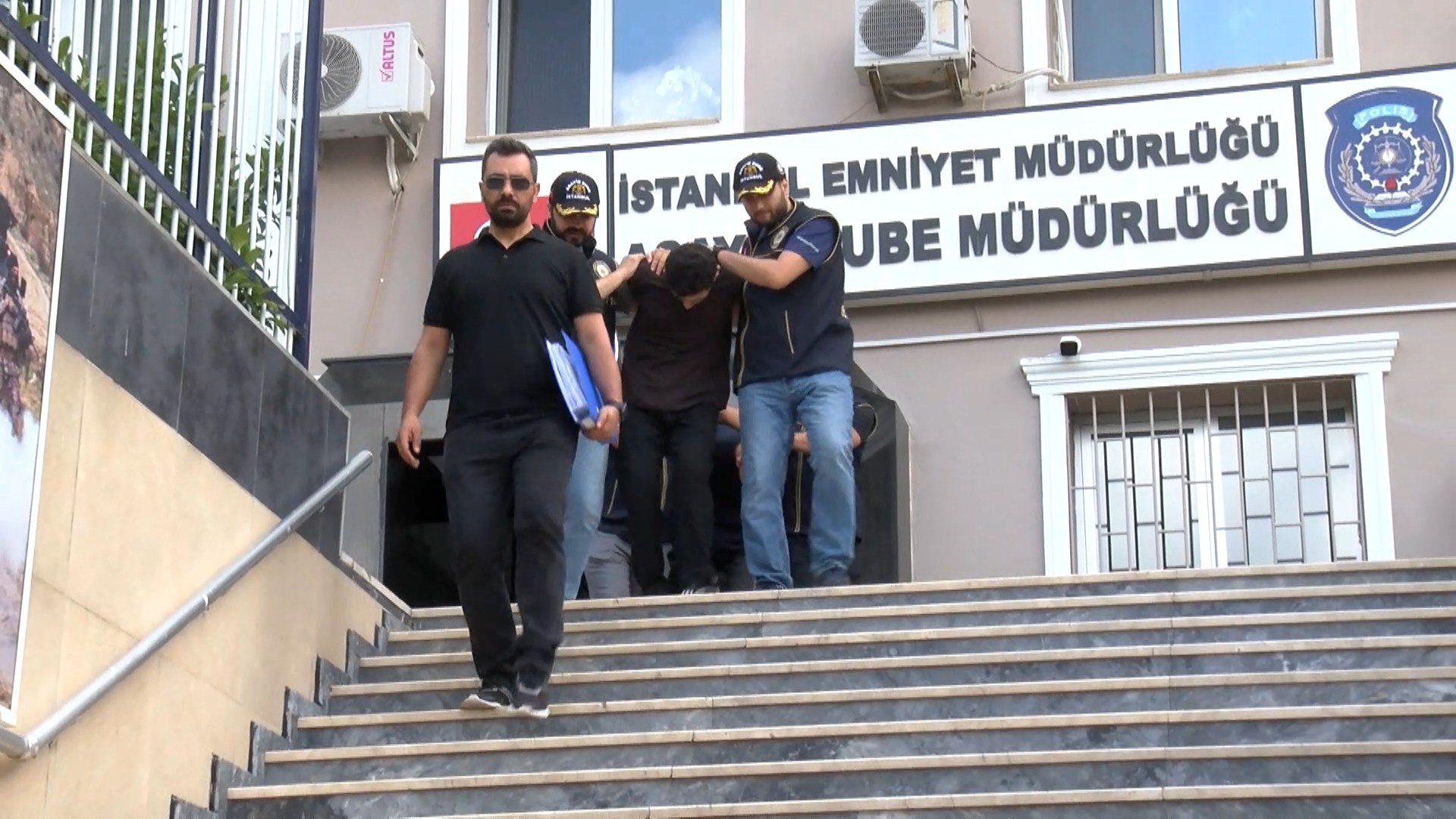 Esenyurt'taki cinayetin ardından tır dorsesinde yurt dışına kaçmaya çalışan iki