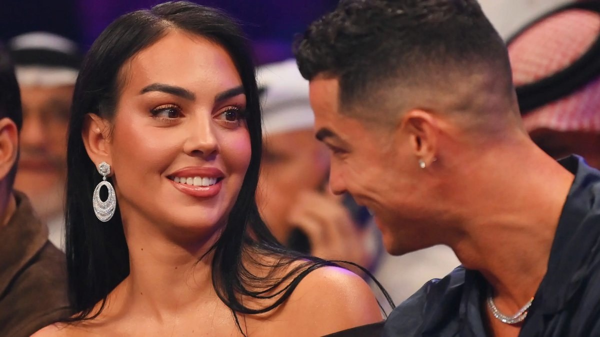 Cristiano Ronaldo, dünya futbolunun en önemli isimlerinden biri olmasının yanı