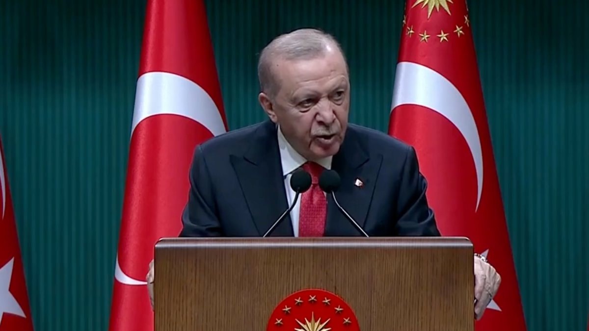 Kabine toplantısının sona ermesinin ardından kameraların karşısına geçen Cumhurbaşkanı Erdoğan