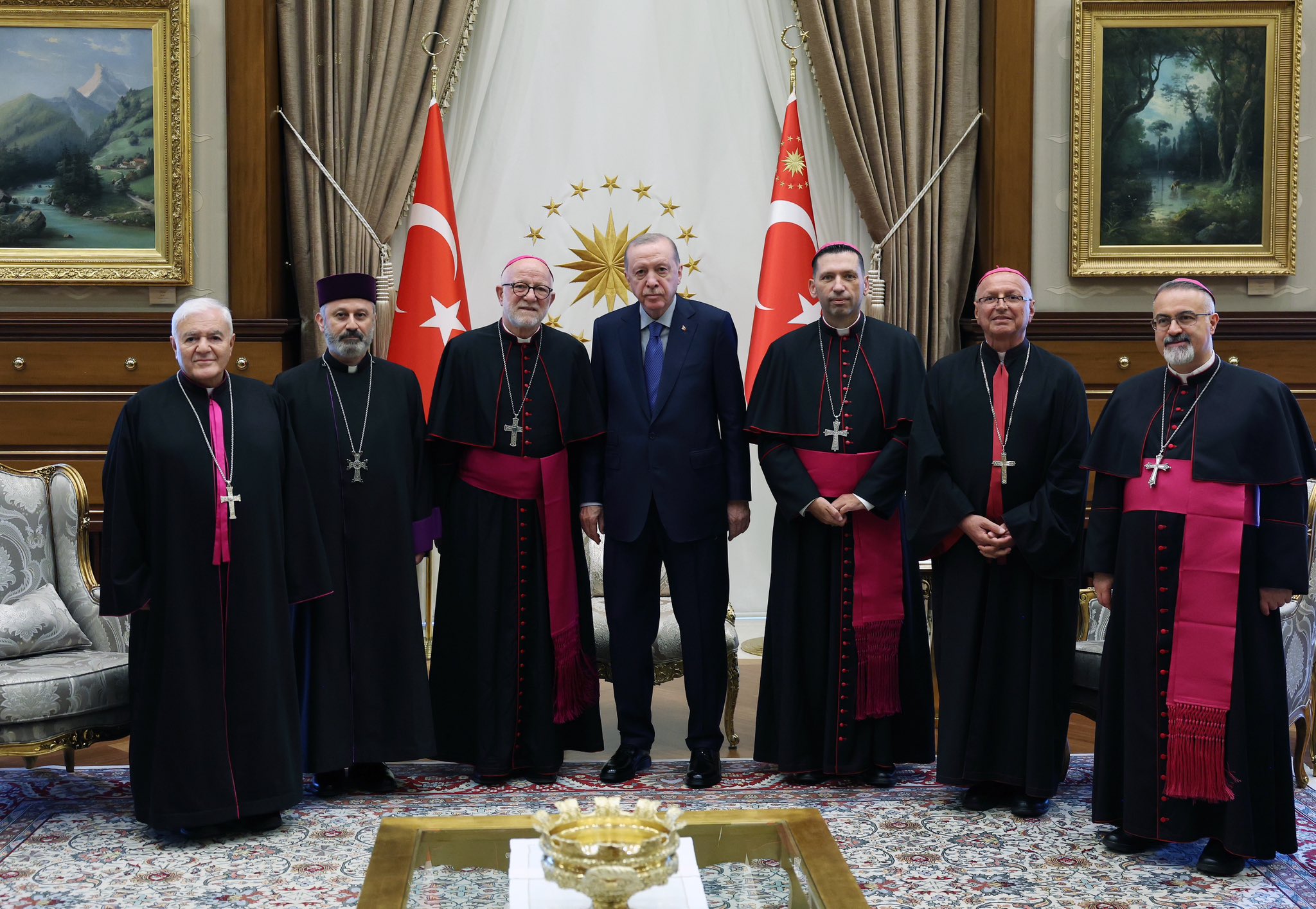 Cumhurbaşkanı Recep Tayyip Erdoğan, Türkiye Katolik Episkoposlar heyetini kabul etti.