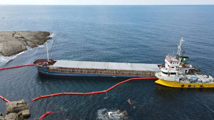 Kocaeli'nin Kandıra ilçesi açıklarında, 18 Eylül 2025’te karaya oturan Tanzanya