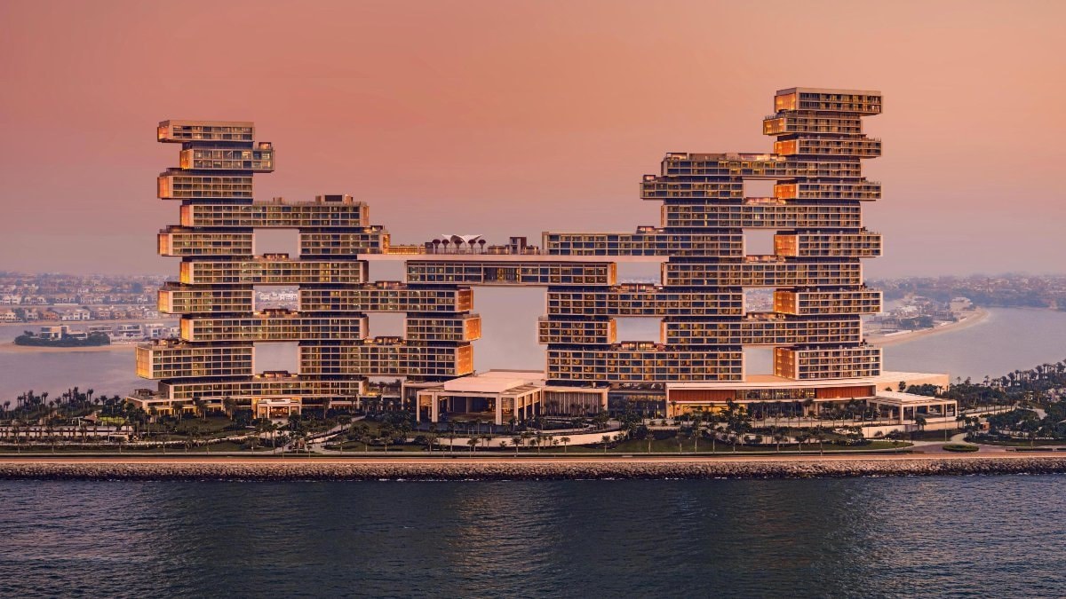 Dubai'de bulunan Atlantis The Royal'in iki katlı çatı katı süiti,