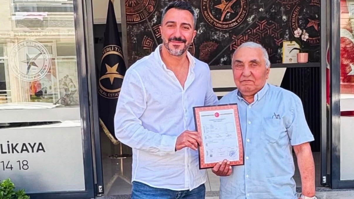 Yalova'nın Çiftlikköy ilçesindeki bir emlak dükkanında Gül Nihal Akçal (49),