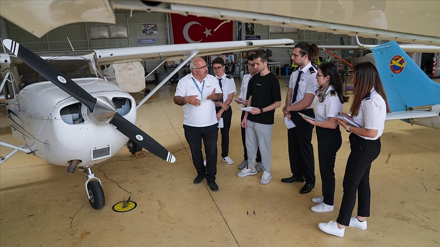 Üniversite mezunlarının kazanç ve istihdam verileri açıklandı. Pilotaj, ortalama kazancı