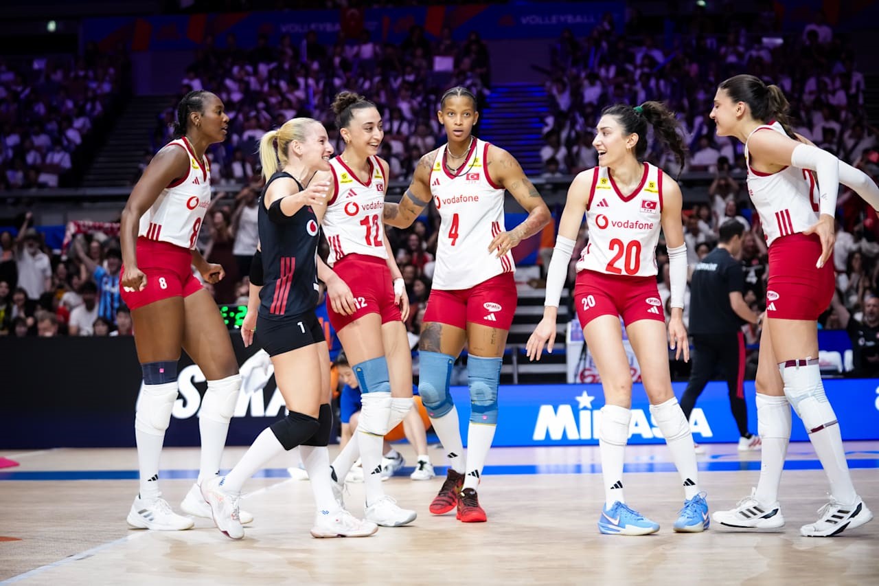 A Milli Kadın Voleybol Takımı, Milletler Ligi'nin lideri ABD ile