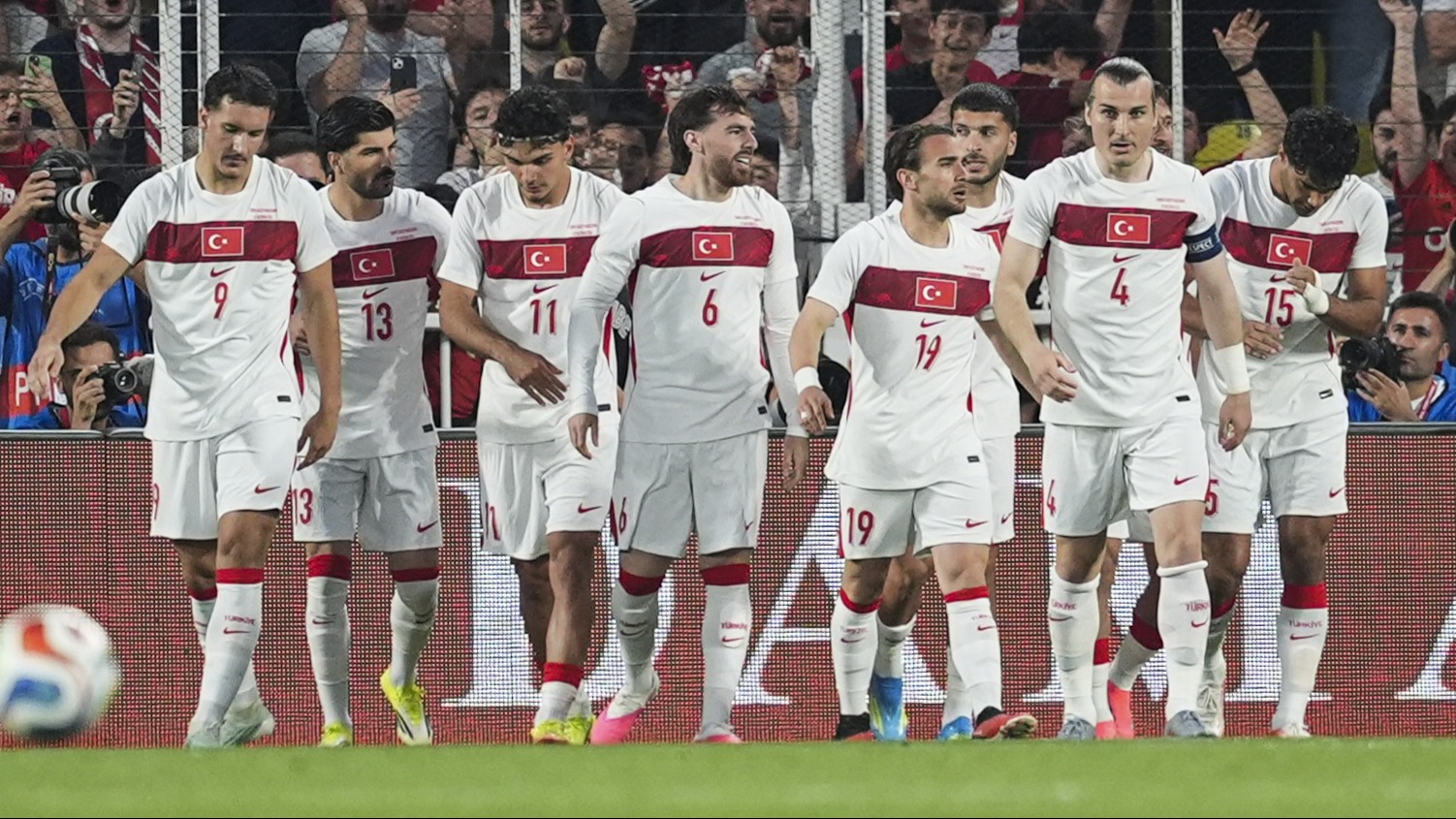 Transferde sıcak gelişmeler yaşanırken, Galatasaray'ın gündeminde yer alan milli yıldız