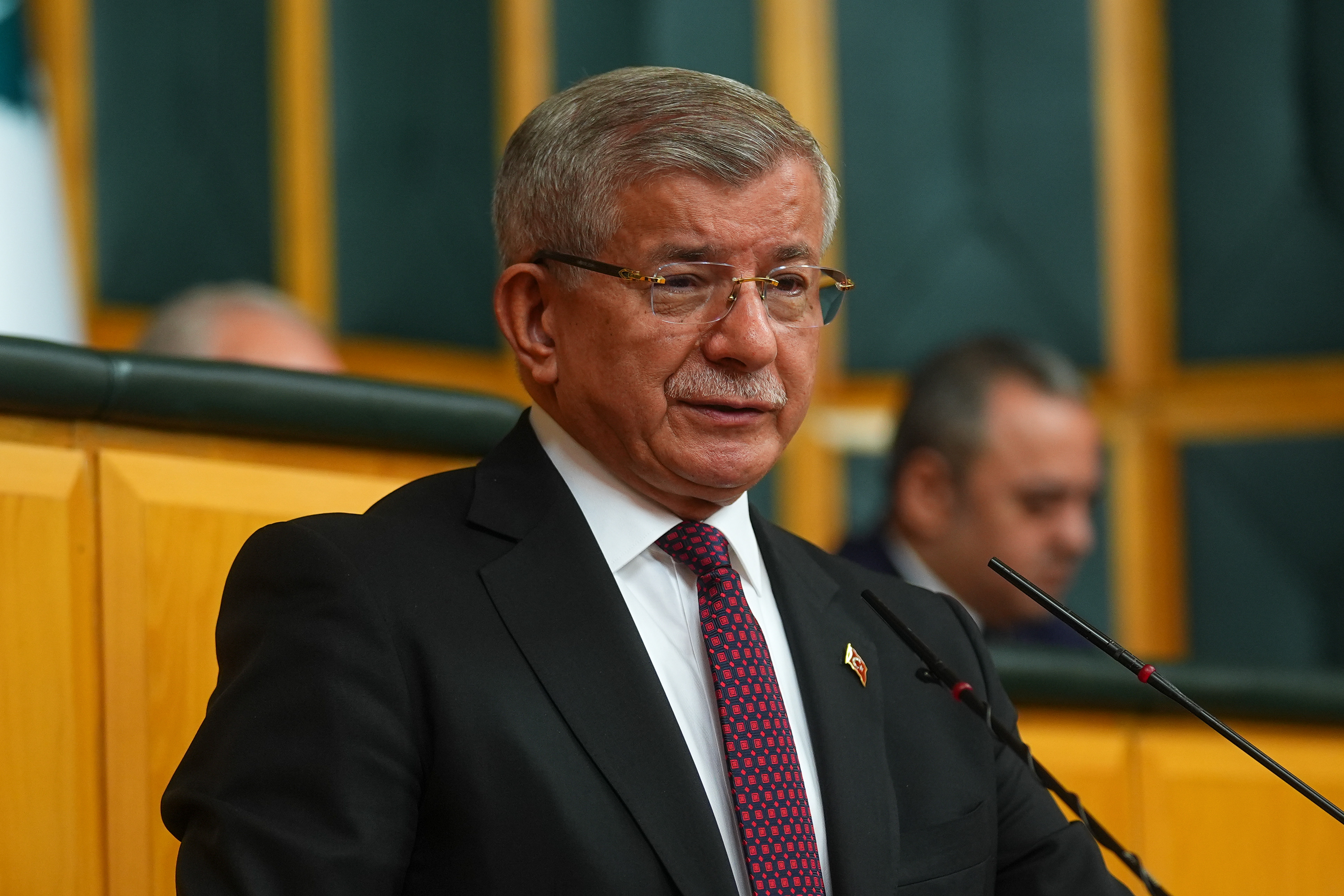 Gelecek Partisi Genel Başkanı Ahmet Davutoğlu, partinin siyasi faaliyetlerini sonlandırma