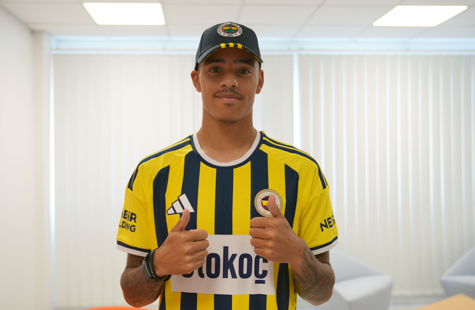 Fenerbahçe, 4 yıllık anlaşmaya vardığı Greenwood'un geliş saatini resmen duyurdu.