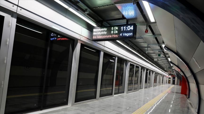 İstanbul'da M7 Yıldız-Mahmutbey Metro Hattı'nın Mecidiyeköy istasyonundaki onarım çalışmaları devam