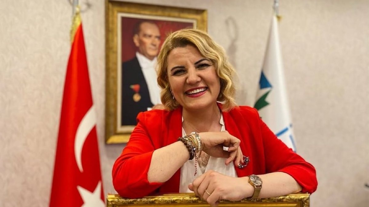 İzmit Belediyesi yolsuzluk soruşturmasında, Belediye Başkanı Fatma Kaplan Hürriyet’in makam