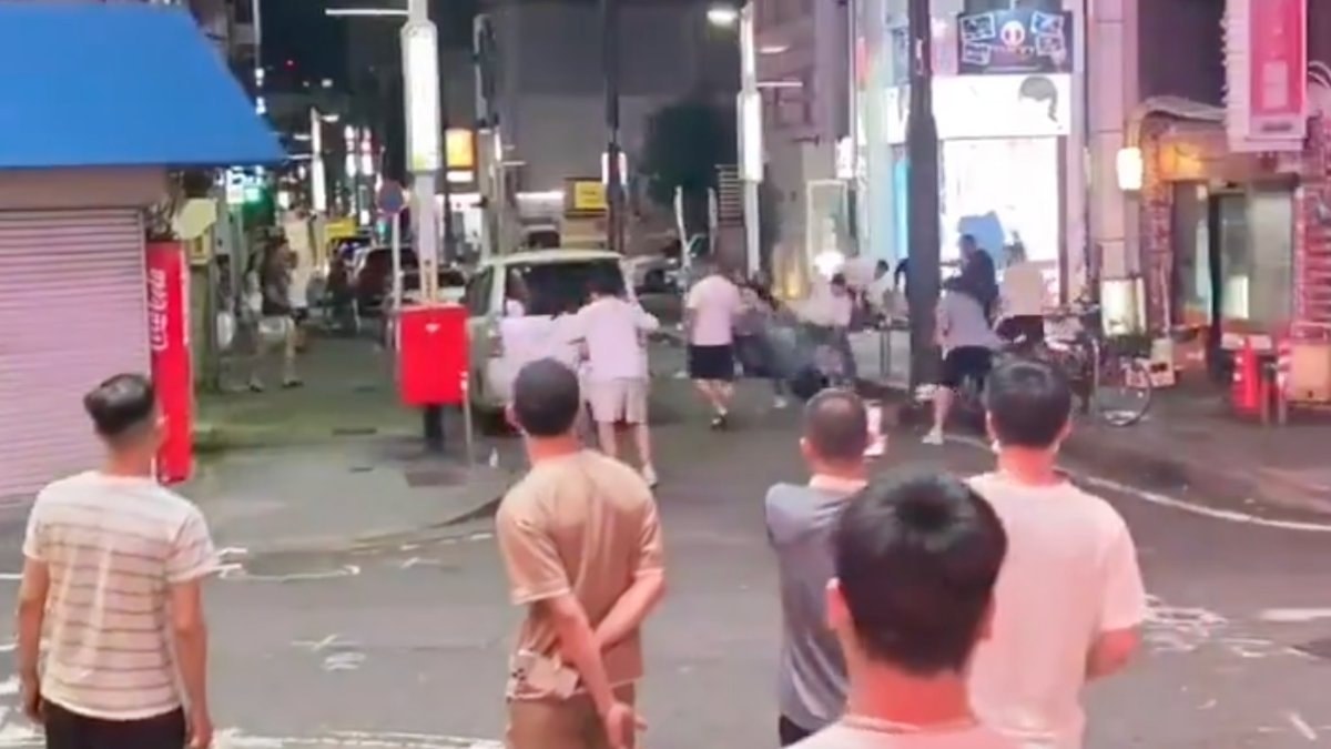 Japonya'nın sakin sokaklarında Türk aileler arasında çıkan kavganın görüntüleri, sosyal