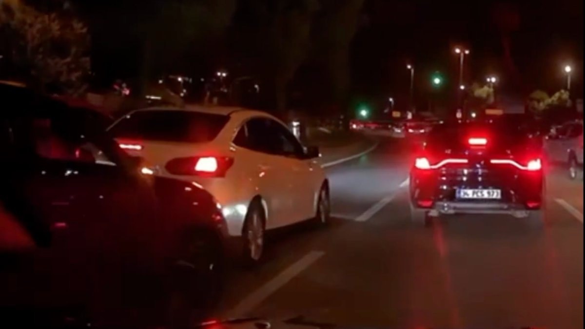 İstanbul Kartal'da trafikte makas atan bir sürücü nedeniyle zincirleme kaza