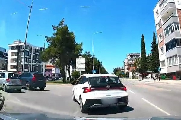 Samsun'da akan trafikte en sağ şeritten en sol şeride kontrolsüz
