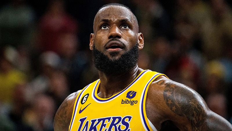 NBA tarihinin gelmiş geçmiş en iyileri arasında kabul edilen LeBron