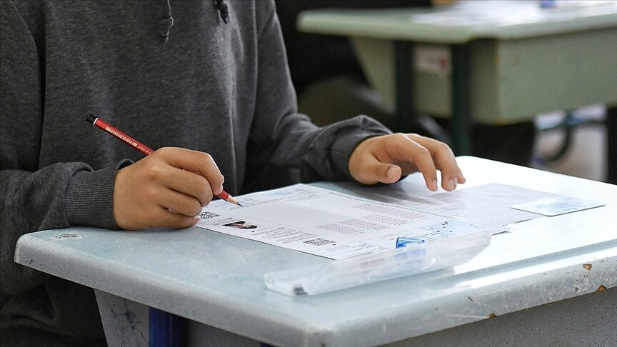 Milyonlarca ortaokul son sınıf öğrencisinin ve velisinin haftalardır büyük bir