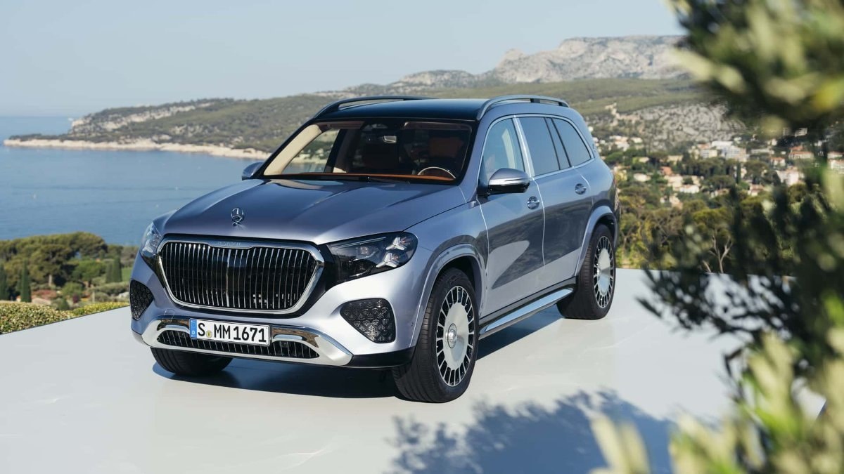 Mercedes-Benz, Maybach amblemli yeni GLS modelini elektrik destekli V8 motoru