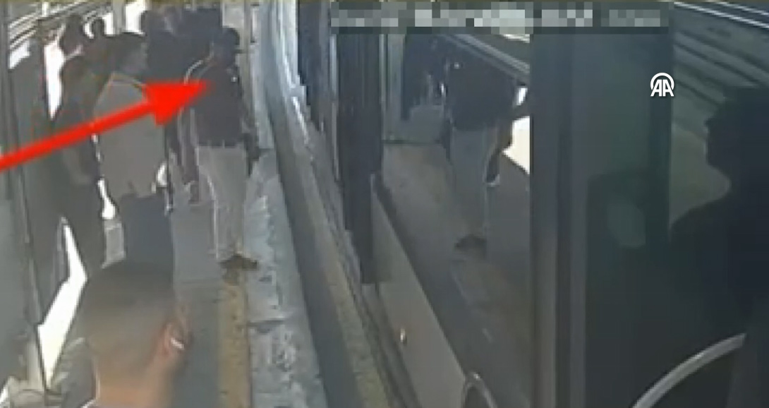 İstanbul Avcılar'da metrobüste yankesicilik yaptığı belirlenen şüpheli tutuklandı.