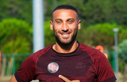 Beşiktaş, Fenerbahçe ve Kasımpaşa formaları giyen Cenk Tosun kariyerine 1.