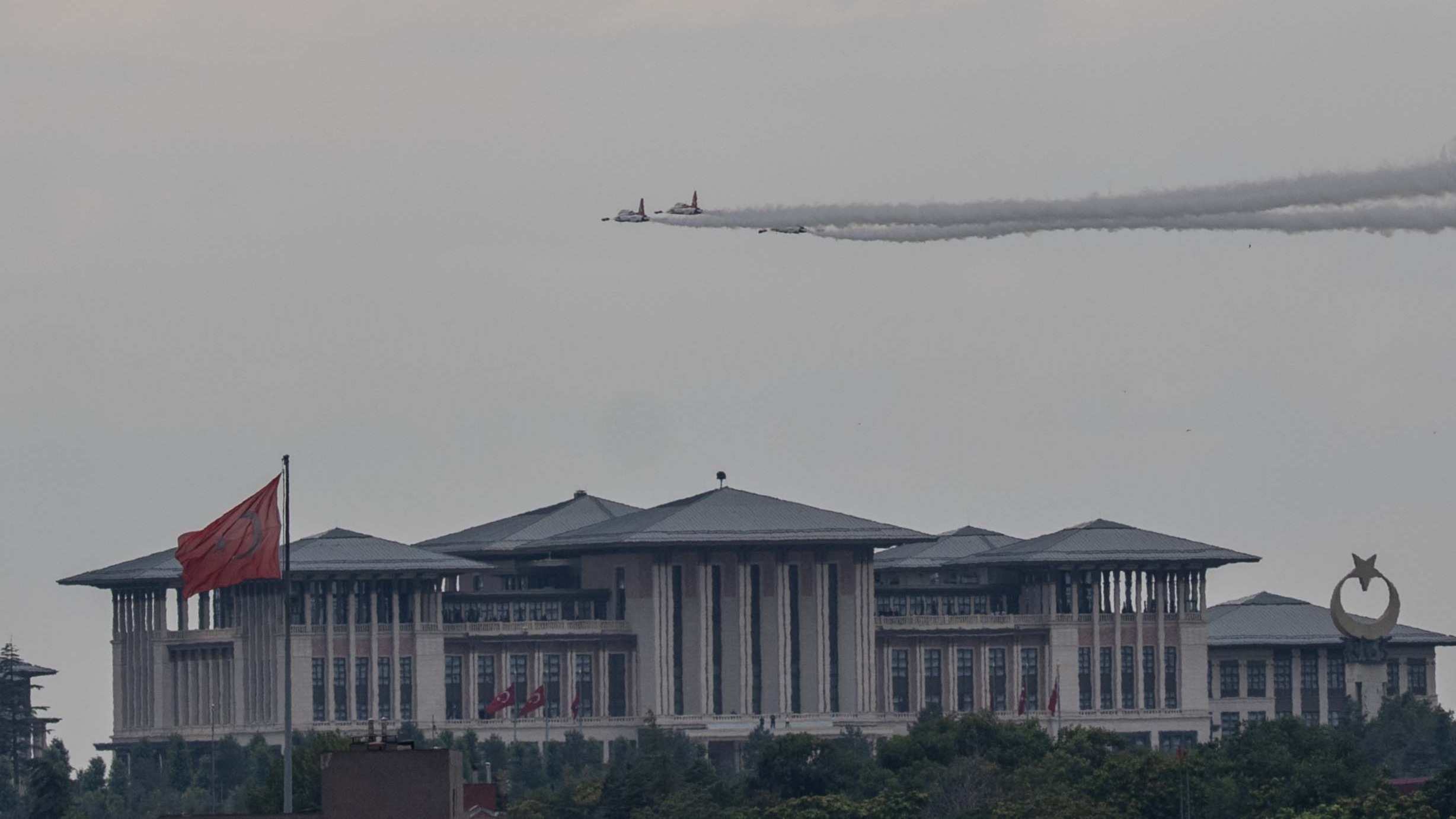 Ankara bugün tarihi bir zirveye ev sahipliği yapacak. NATO'ya (Kuzey
