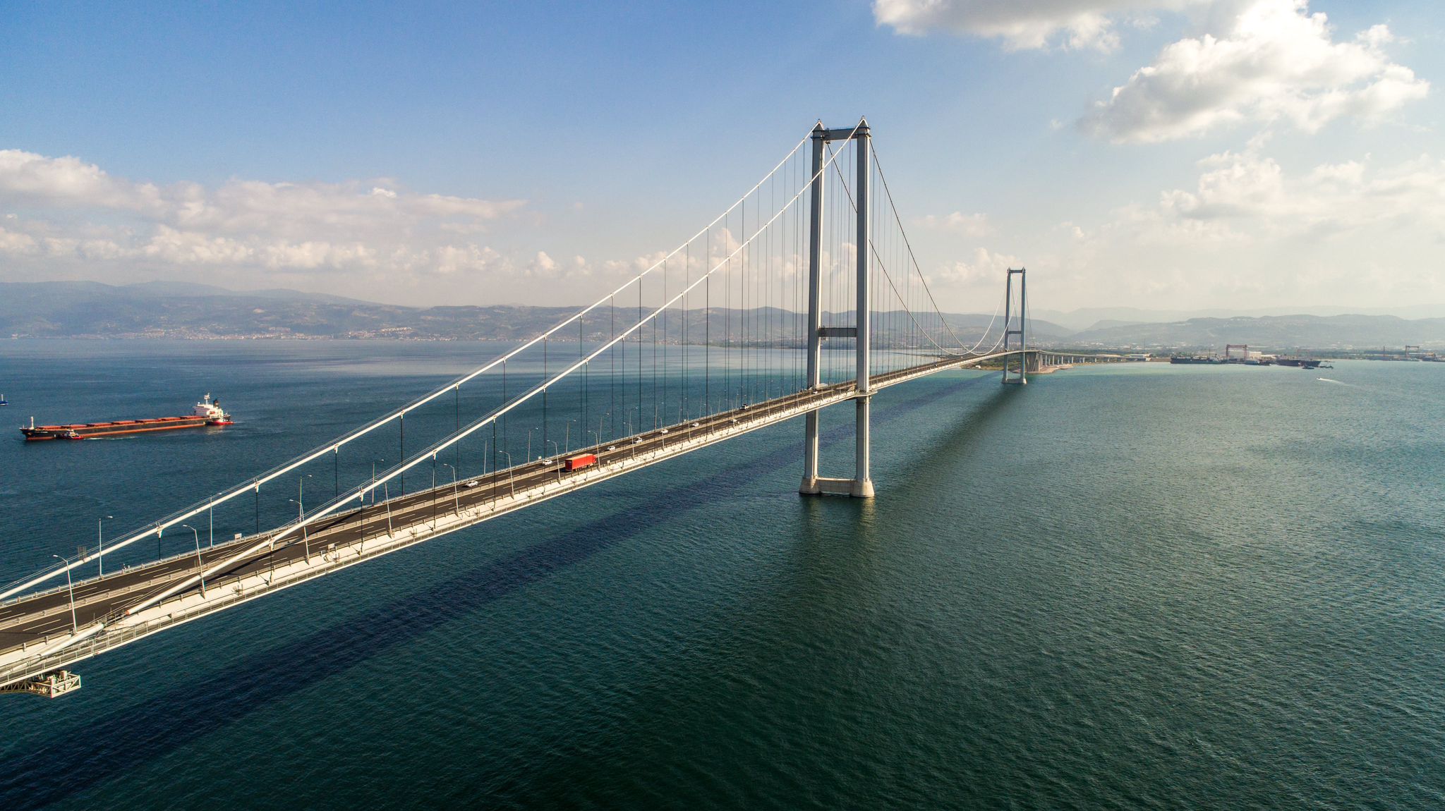 Otoyol ve köprü geçiş ücretlerinde fiyat artışı yapıldı. Osmangazi ile