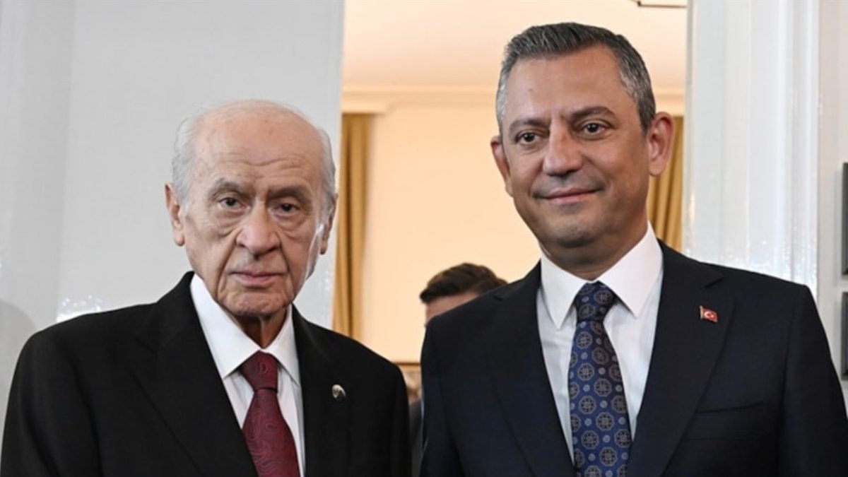 MHP Genel Başkanı Devlet Bahçeli, Yeni Parti'yi kuran Özgür Özel'i