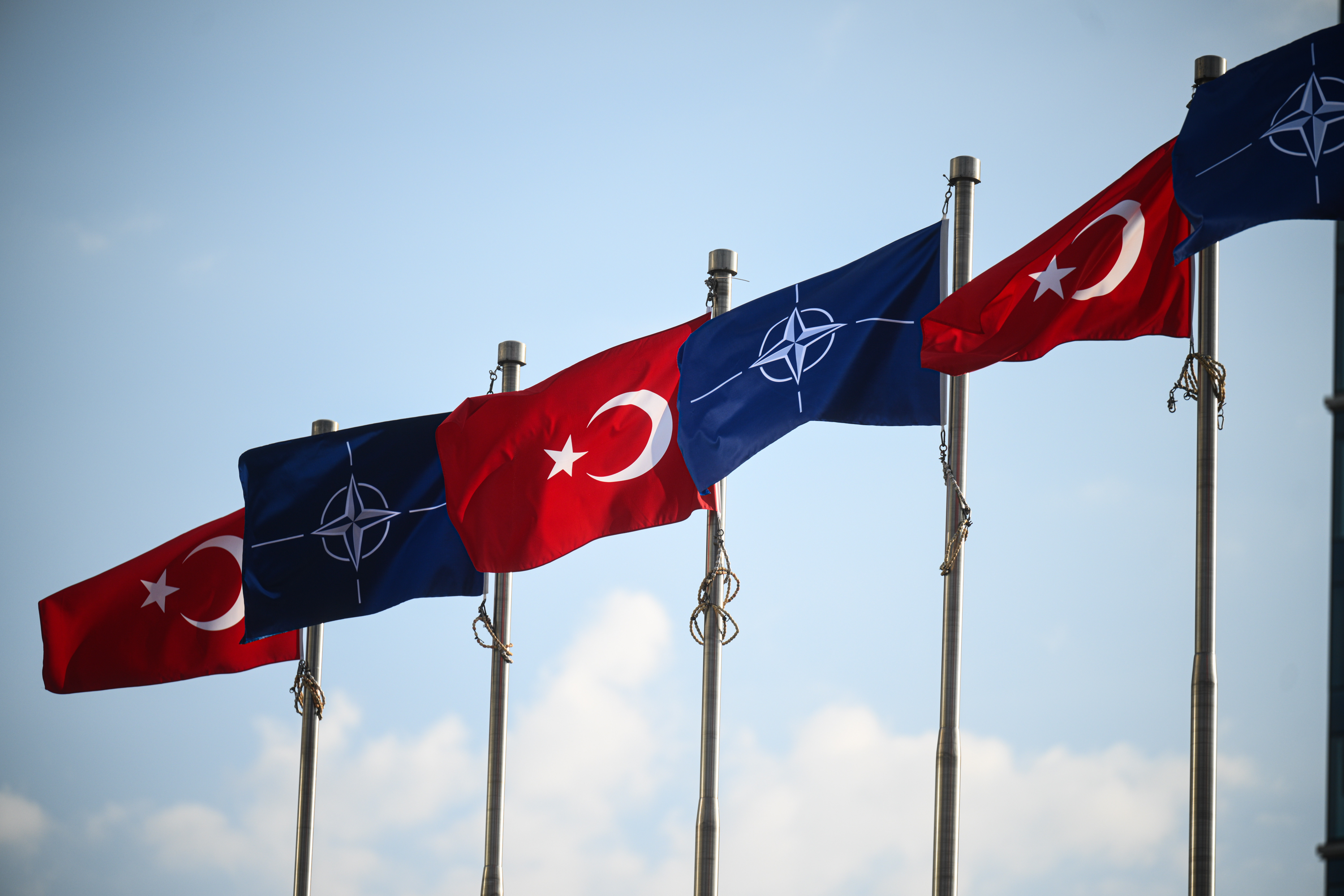 PTT AŞ, "2026 NATO Zirvesi" konulu anma pulu ile ilk
