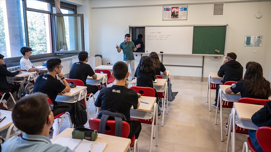 Resmi Gazete'de yayımlanan karar göre öğretmen, müdür ve müdür yardımcılarının